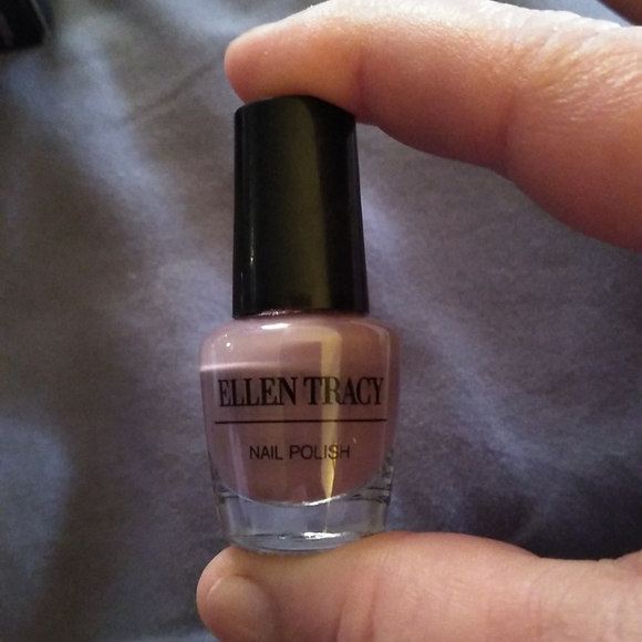 Mischo and Ellen Tracy nail polish - Picture 4 of 5